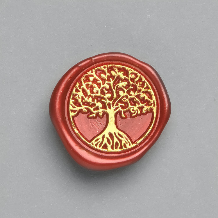 Wachssiegel in Premiumqualität mit dem Motiv „Baum“ in Rot und goldenen Akzenten für besondere Einladungen.