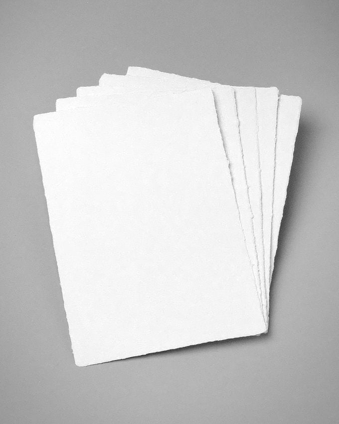 Hochwertiges handgeschöpftes Büttenpapier im Format DIN A5 für Designer und Kalligrafen.