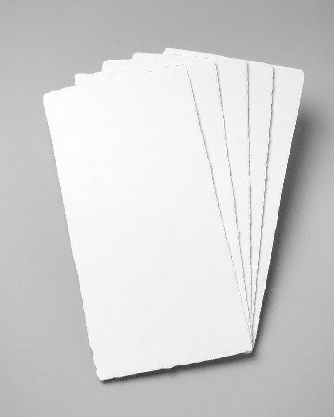 Hochwertige Menükarten aus handgeschöpftem Büttenpapier für Ihre Hochzeit, Familienfeiern oder Firmenevents.