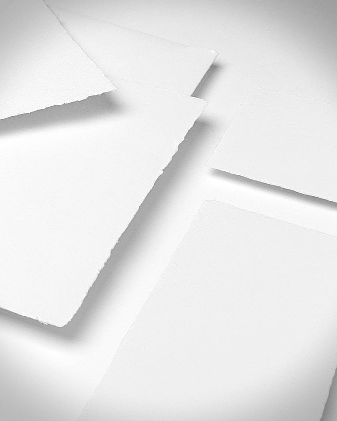 Musterset aus handgeschöpftem Papier.